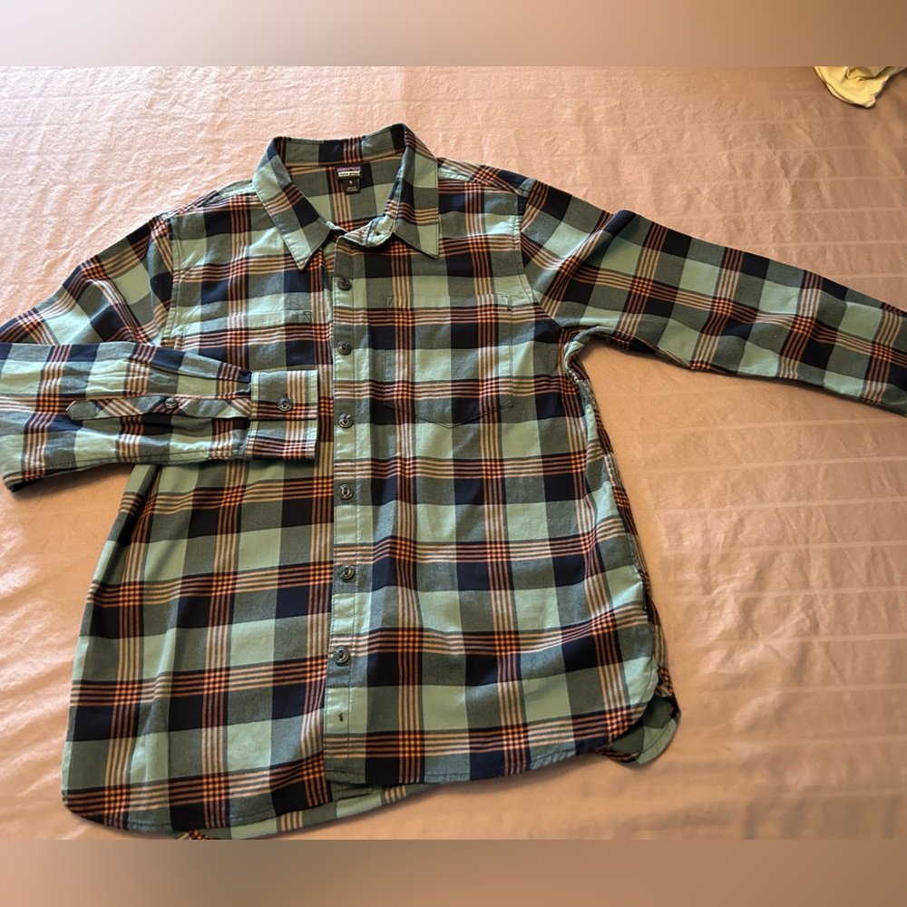 Women’s Patagonia long sleeve button up.